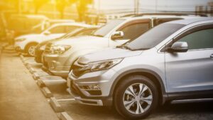 Read more about the article 7 Cara Merawat Mobil Putih Agar Tetap Awet dan Kinclong