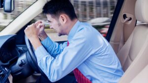 Read more about the article Pengemudi Mobil: Awas Bahaya! 10 Hal Ini Tidak Boleh Dilakukan