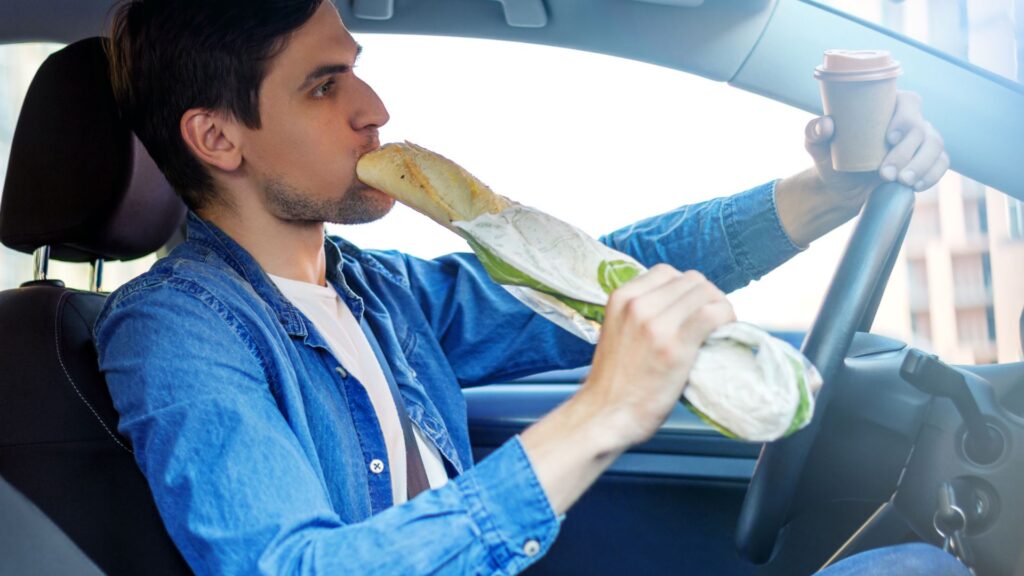 Makan saat mengemudi