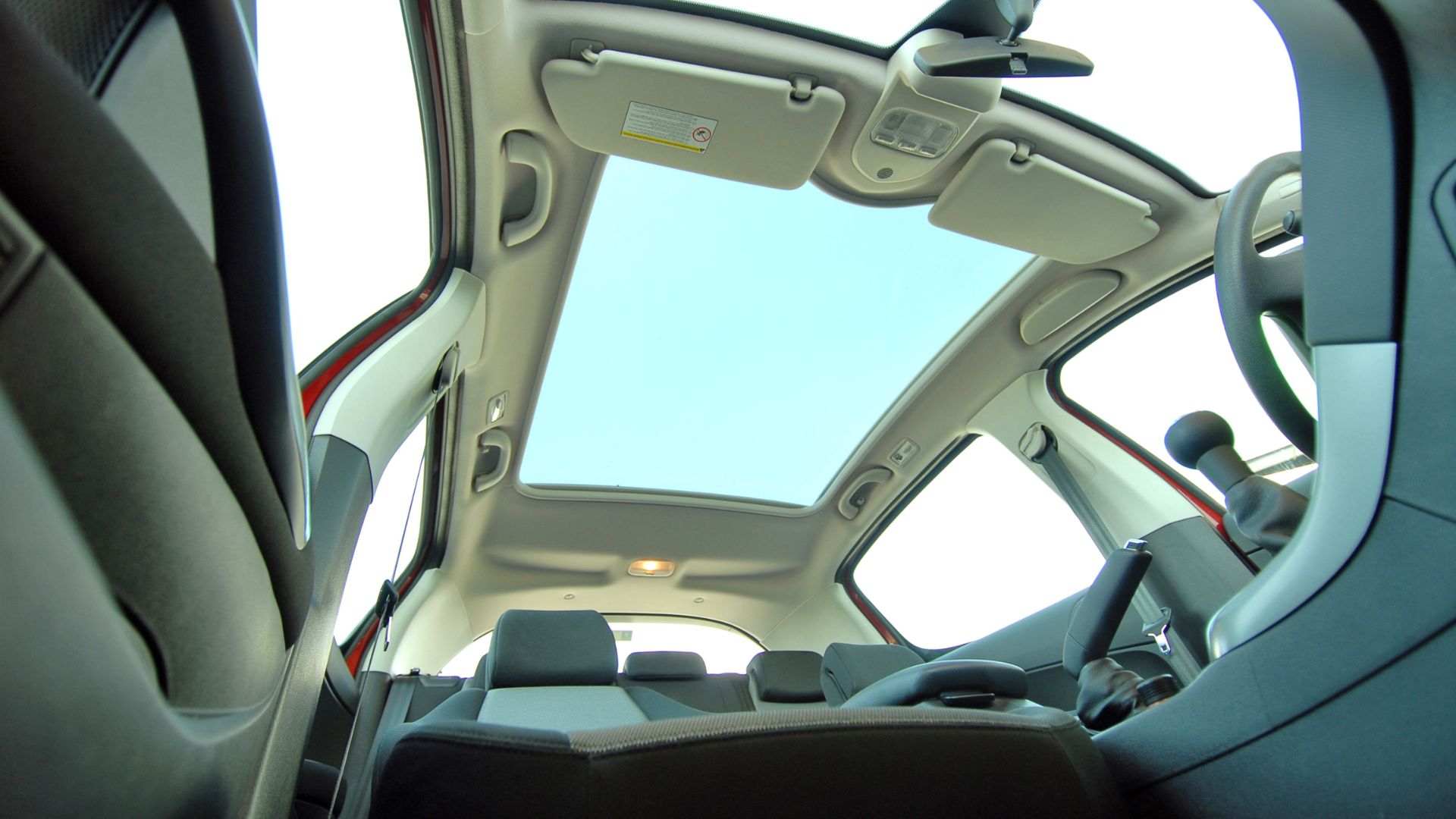 You are currently viewing Menguak Manfaat Sunroof Mobil: Kenikmatan Exstra di Atas Roda