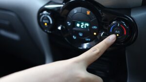 Read more about the article Freon AC Mobil Bocor: Pahami Penyebab, Bahaya dan Solusinya!