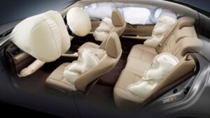Read more about the article Mengenal Airbag Mobil: Jenis, Manfaat dan Tips Perawatan