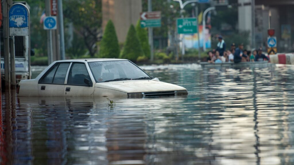 Mobil Terendam Banjir
