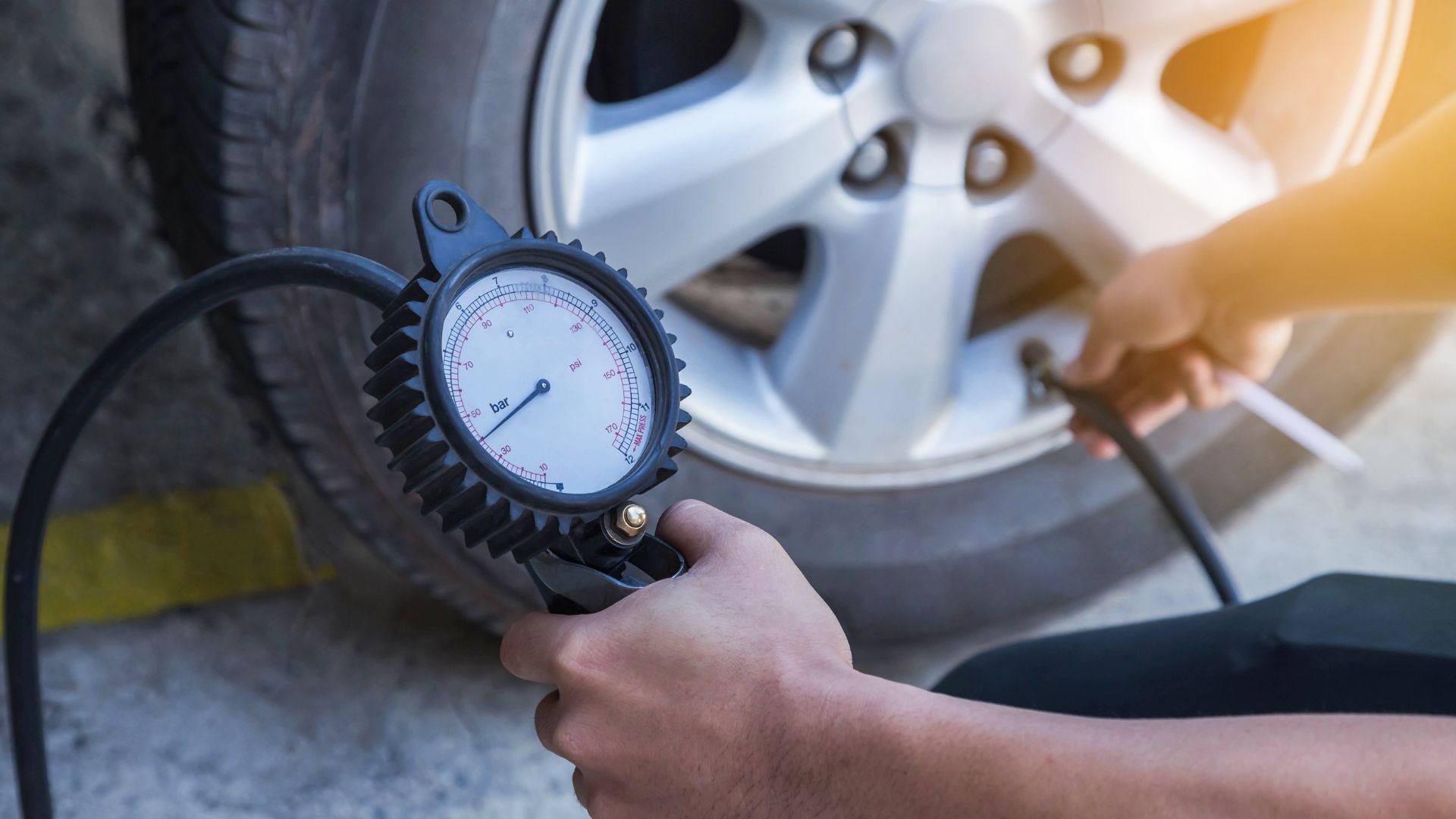 You are currently viewing Tekanan Ban Mobil: Hal Penting Menjaga Keselamatan Berkendara