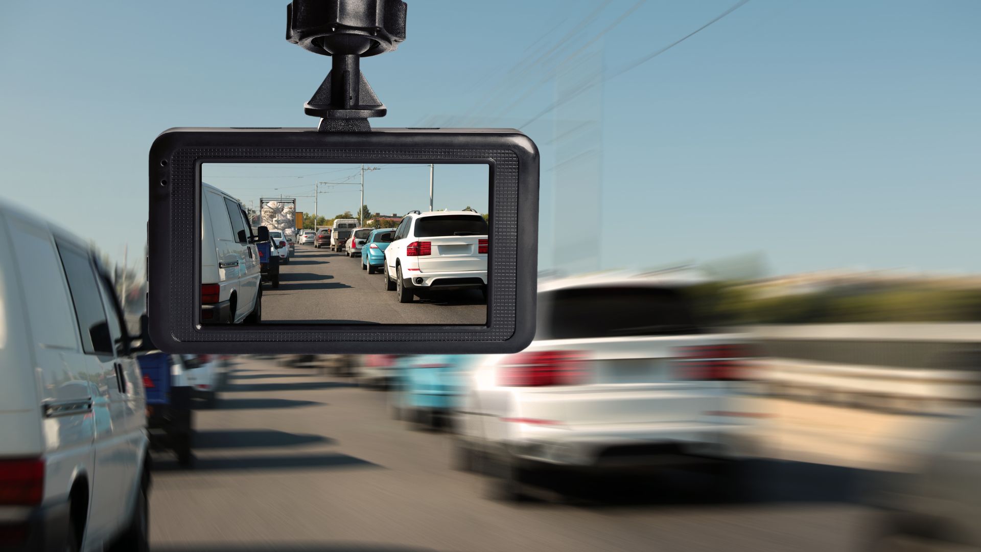 You are currently viewing Apa itu Dashcam Mobil? Manfaat dan Fitur yang Wajib Diketahui